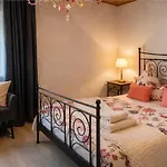 Ein Charmantes Dorfhaus In Ruhiger Lage