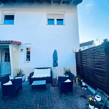 Ein Charmantes Dorfhaus In Ruhiger Lage Privatunterkunft *