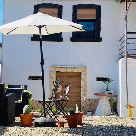 Ein Charmantes Dorfhaus In Ruhiger Lage בית אירוח
