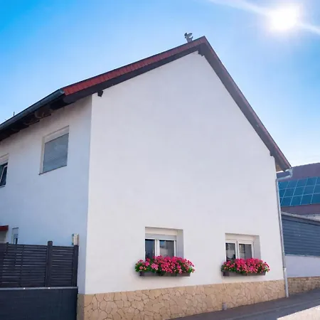 Ein Charmantes Dorfhaus In Ruhiger Lage